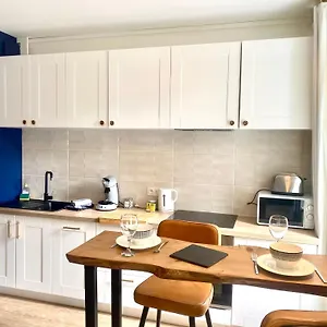 Appartement T2 Lumineux - Renove- - Centre Historique Dinan- Parking - Terrasse, Dinan